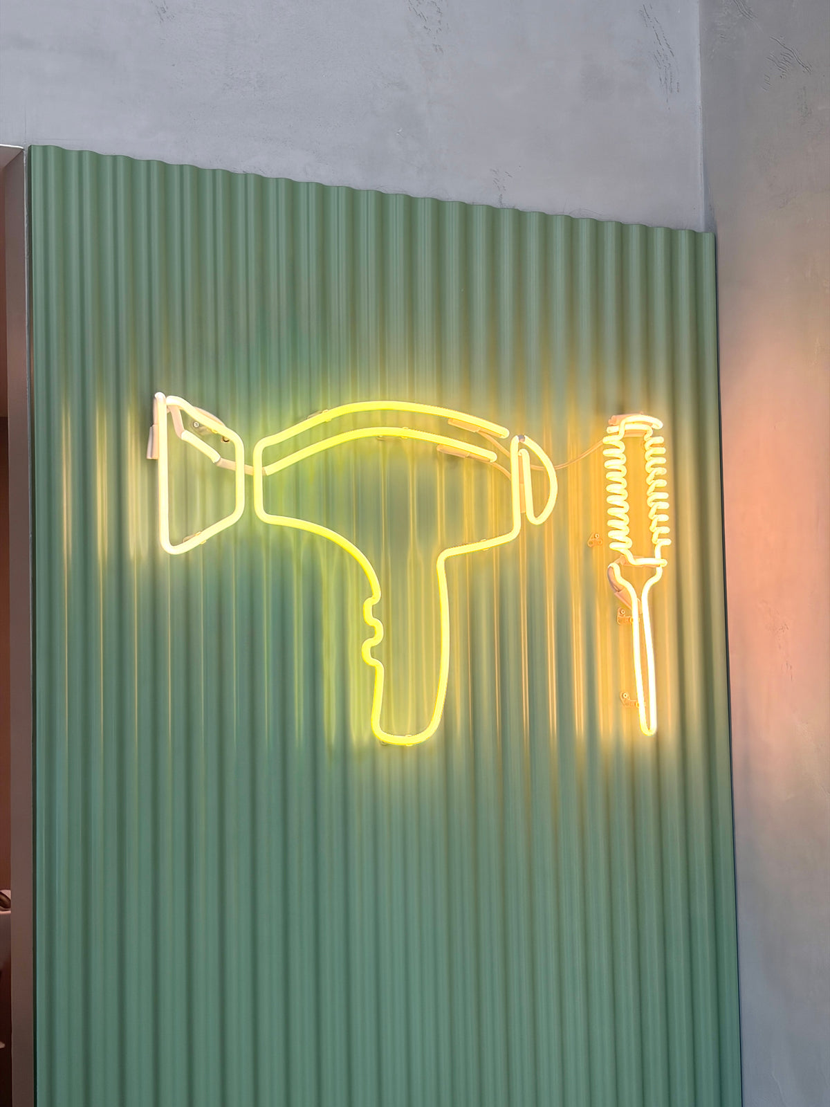 Hair Bar Milano Turati led logo